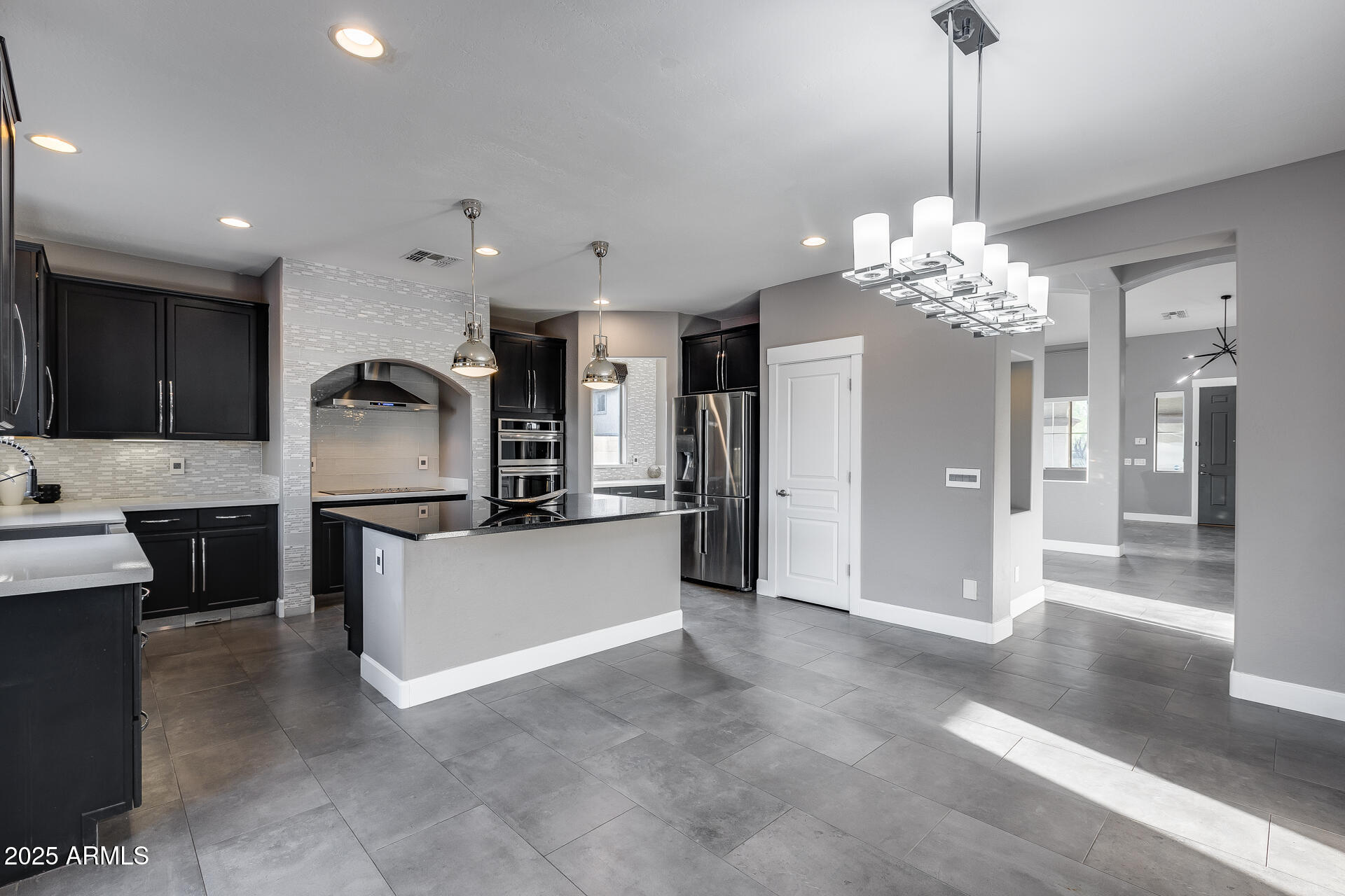 2423 W BRAMBLE BERRY Lane