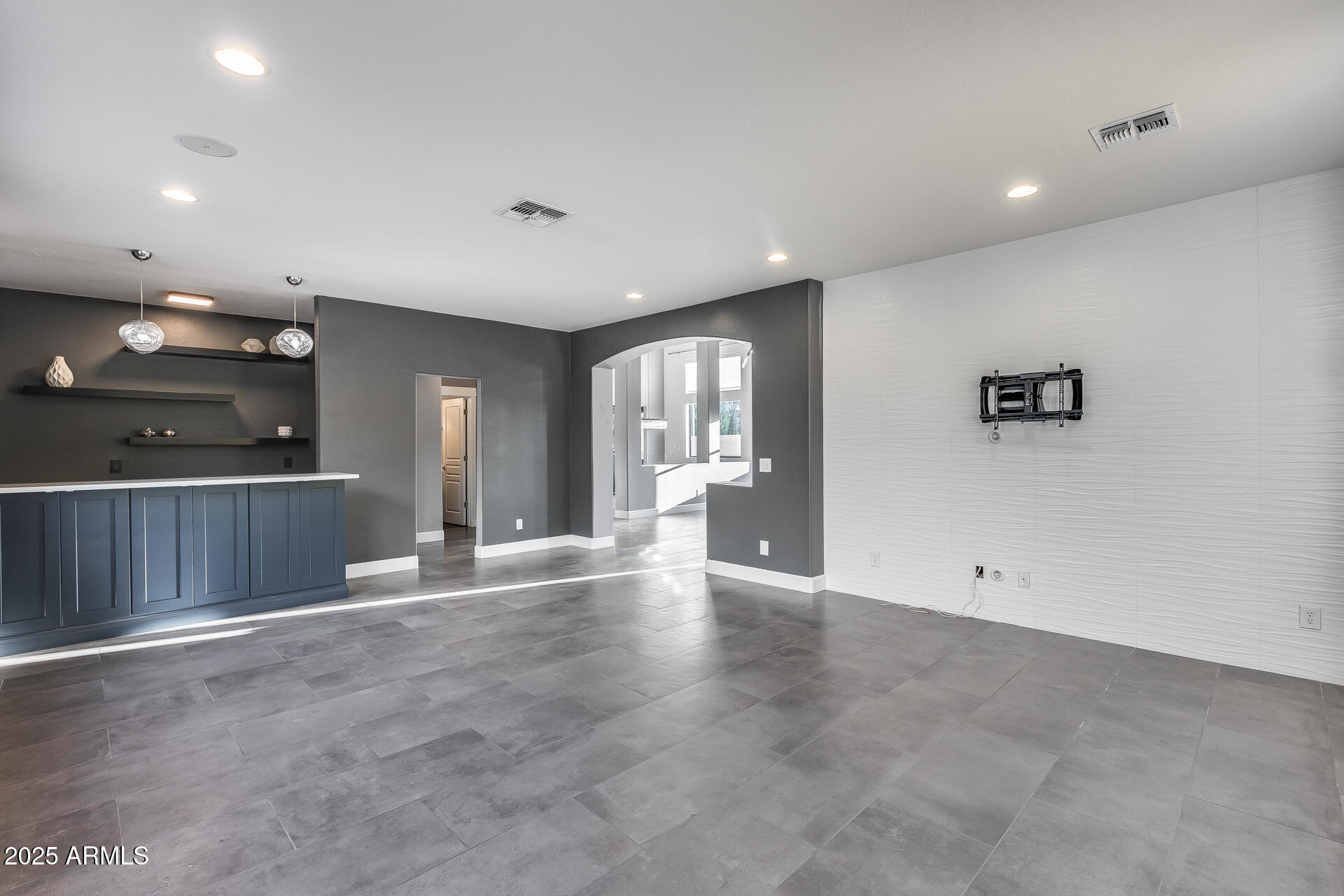 2423 W BRAMBLE BERRY Lane