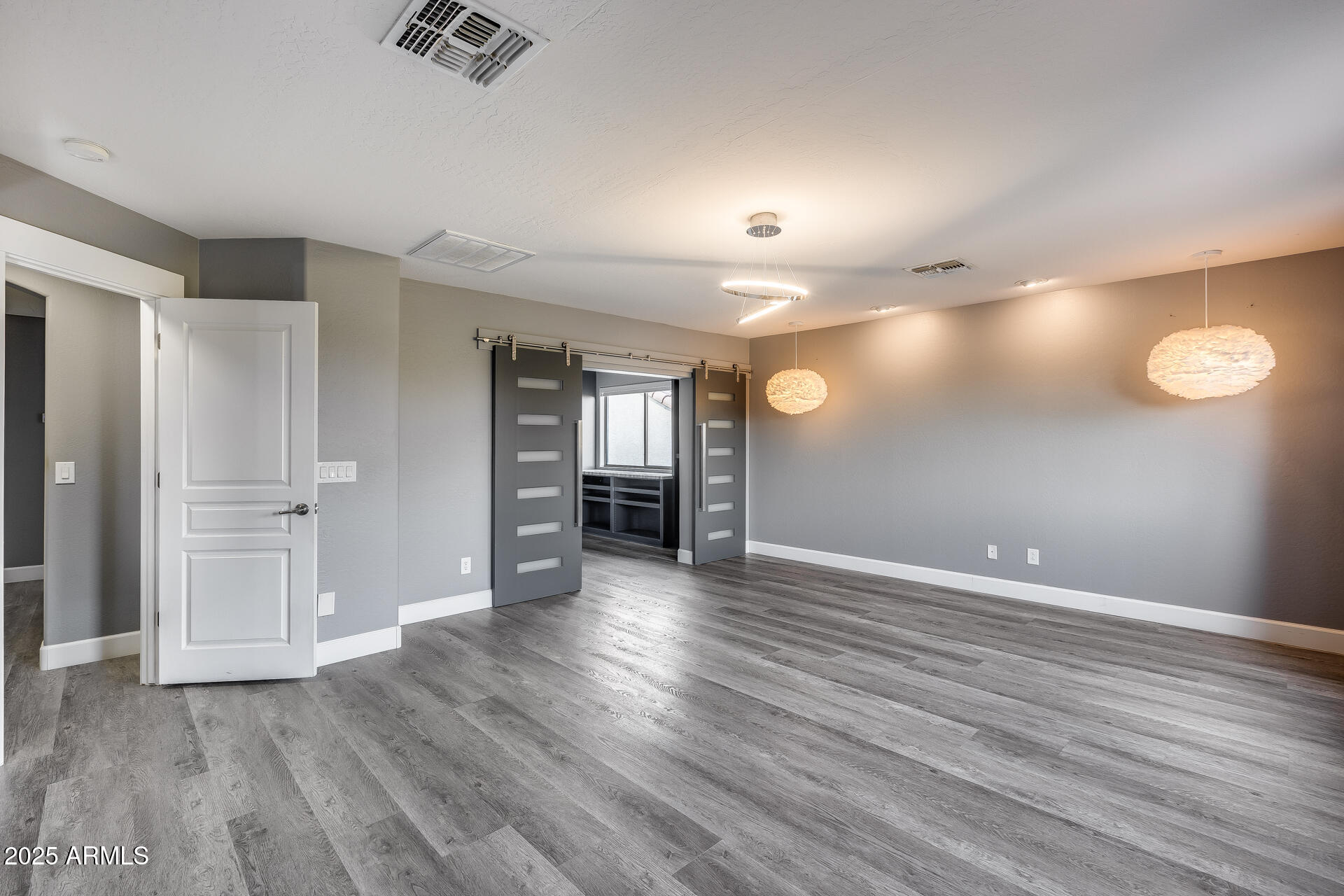 2423 W BRAMBLE BERRY Lane