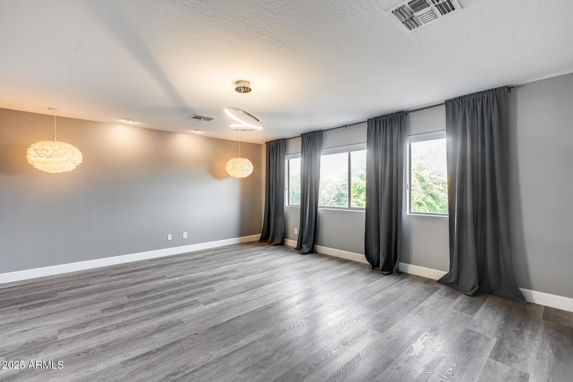 2423 W BRAMBLE BERRY Lane