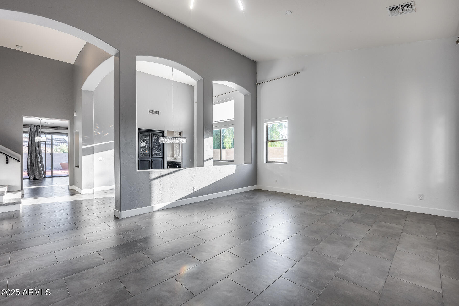 2423 W BRAMBLE BERRY Lane