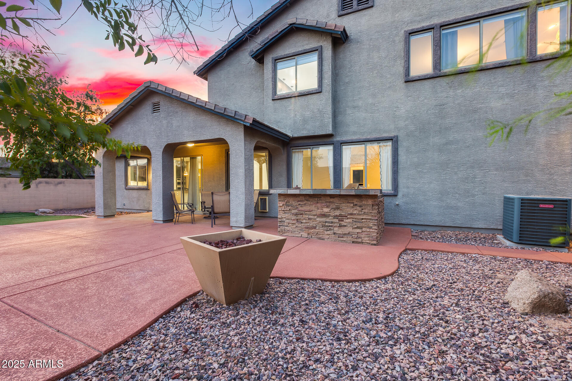 2423 W BRAMBLE BERRY Lane