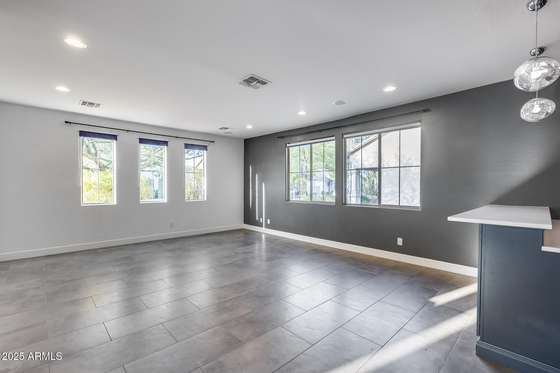 2423 W BRAMBLE BERRY Lane