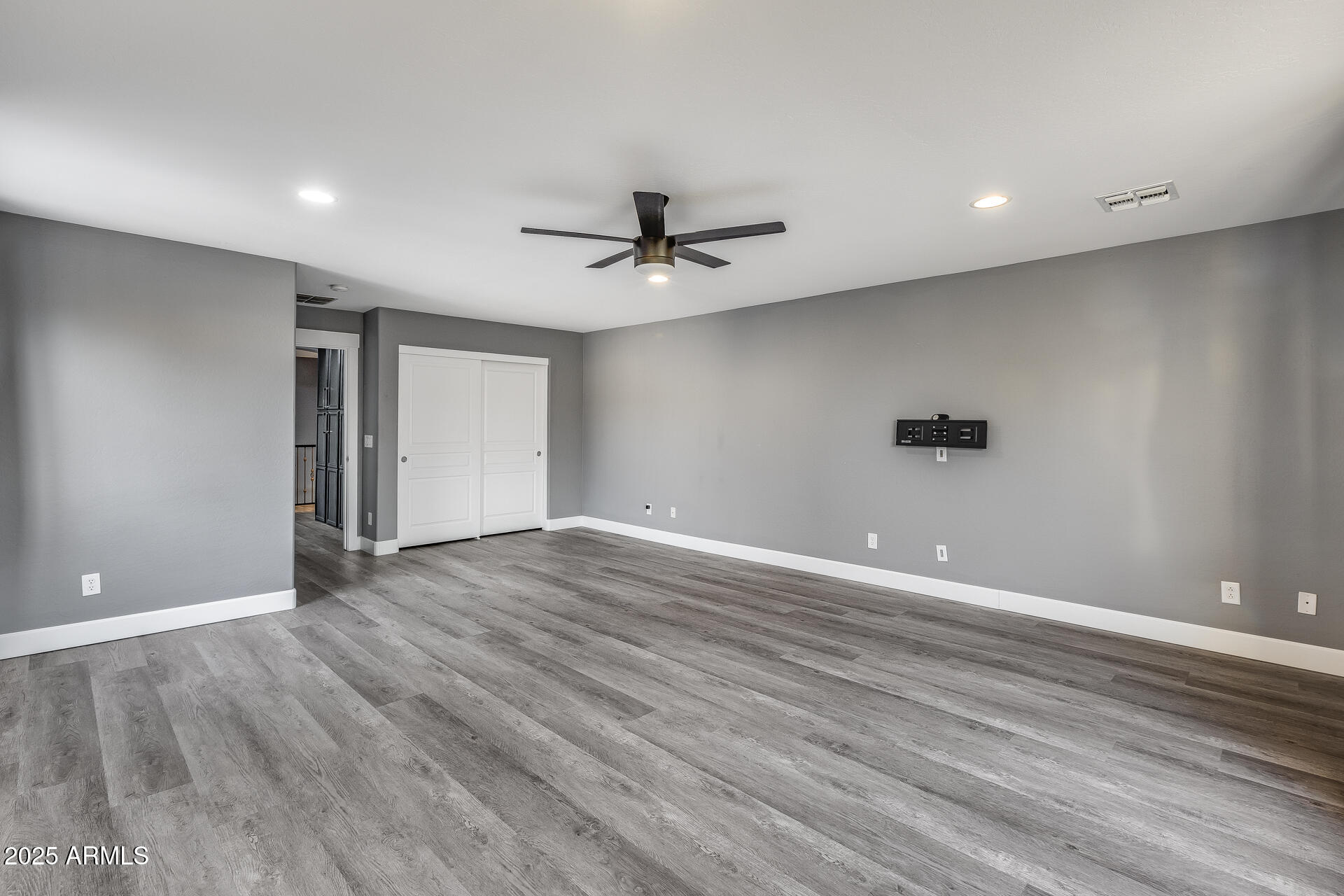 2423 W BRAMBLE BERRY Lane