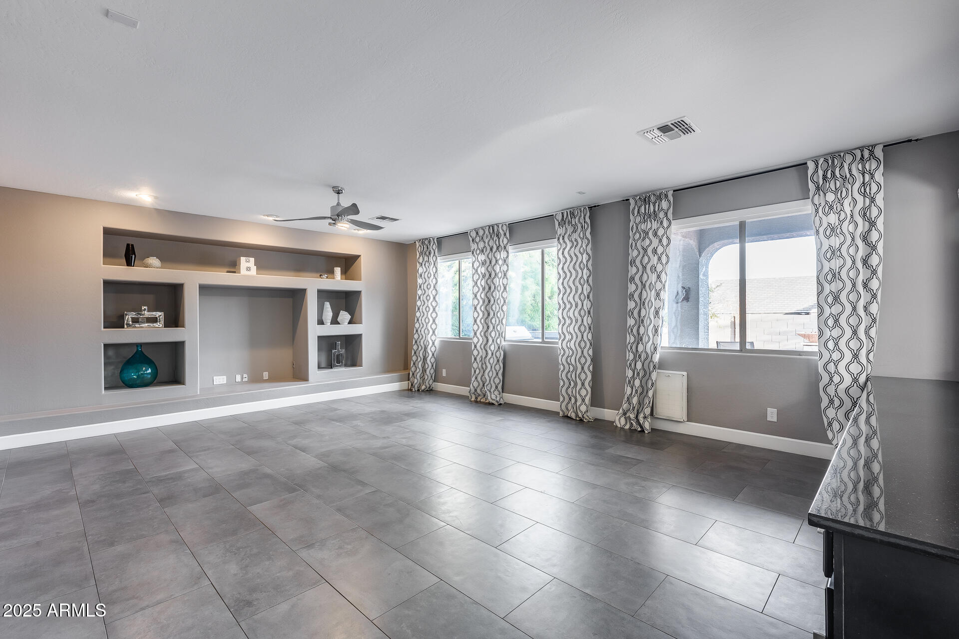 2423 W BRAMBLE BERRY Lane