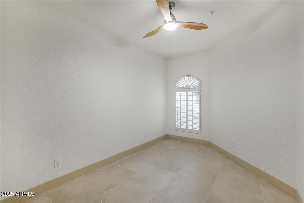 8653 E ROYAL PALM Road, 1006