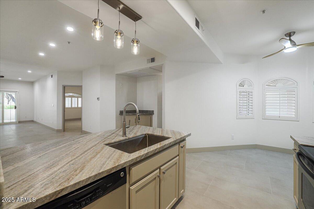 8653 E ROYAL PALM Road, 1006