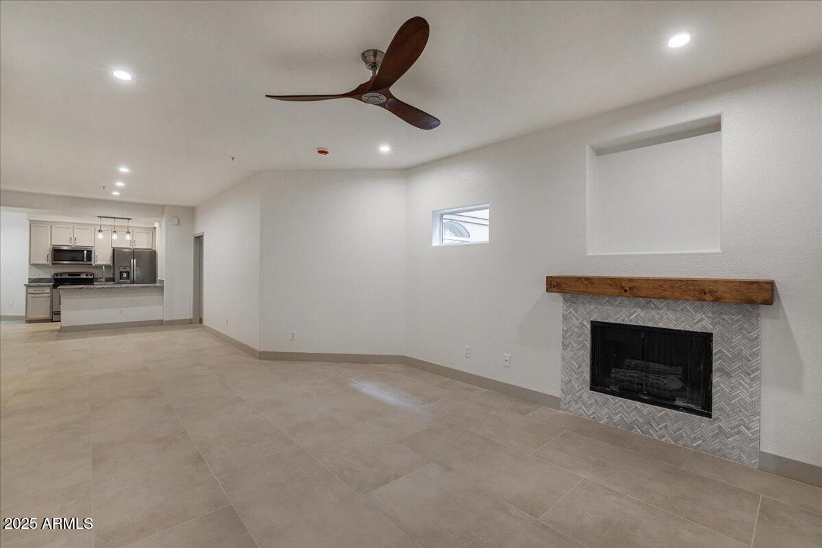 8653 E ROYAL PALM Road, 1006