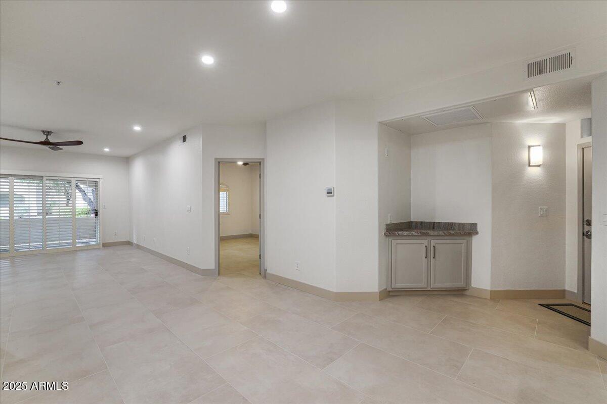 8653 E ROYAL PALM Road, 1006