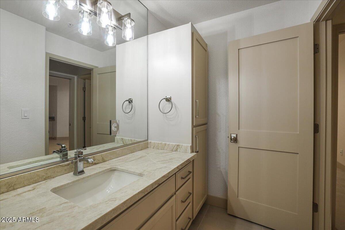 8653 E ROYAL PALM Road, 1006