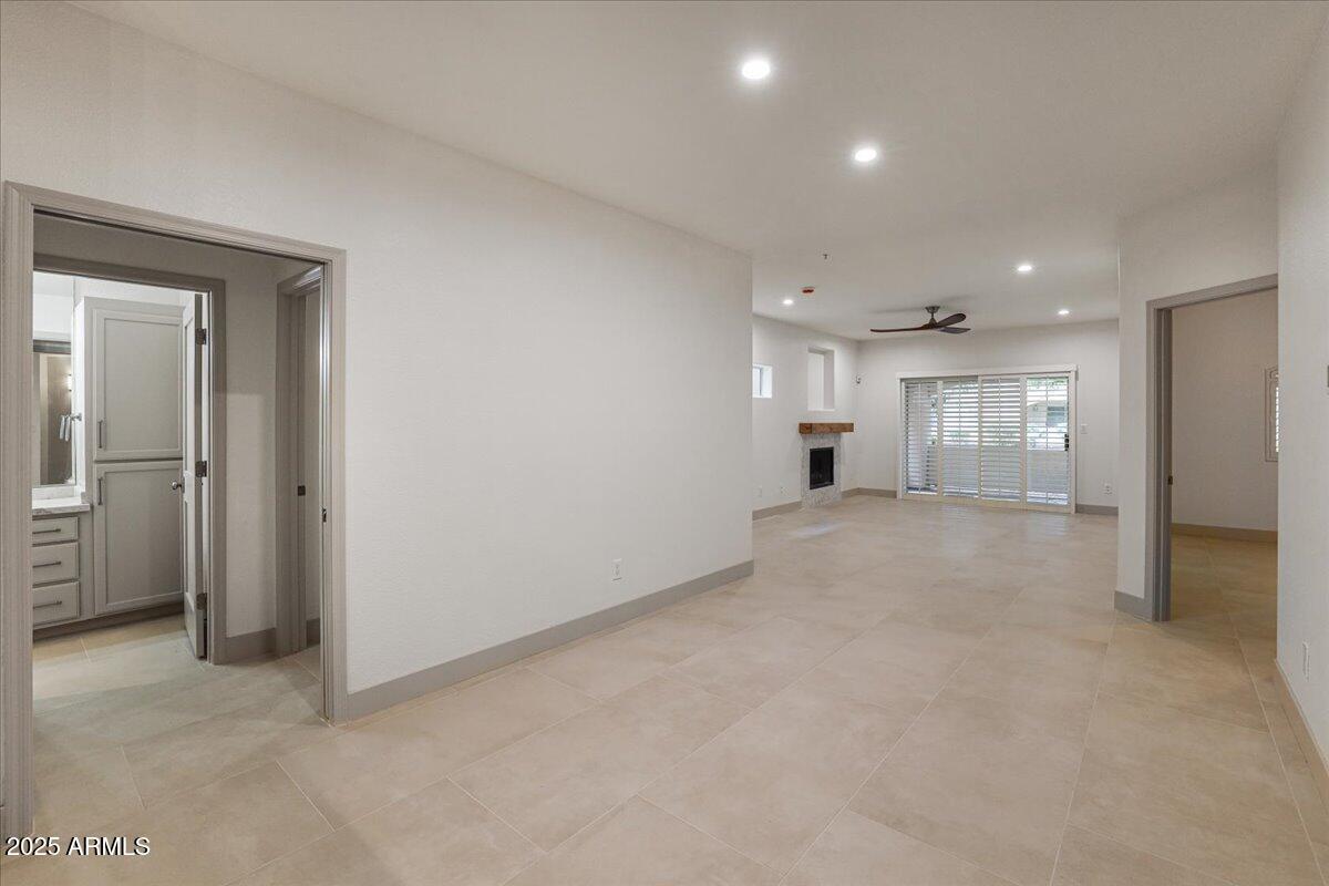 8653 E ROYAL PALM Road, 1006