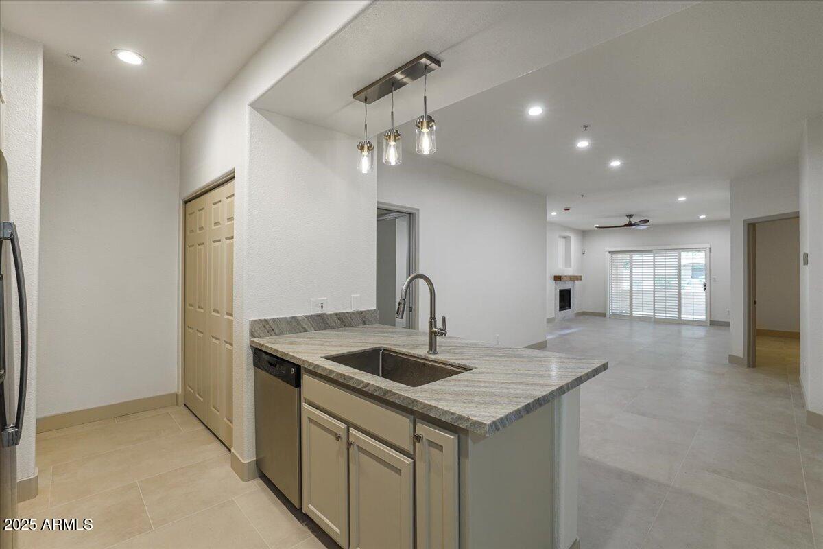 8653 E ROYAL PALM Road, 1006