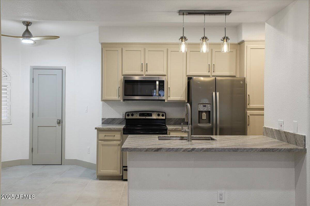 8653 E ROYAL PALM Road, 1006
