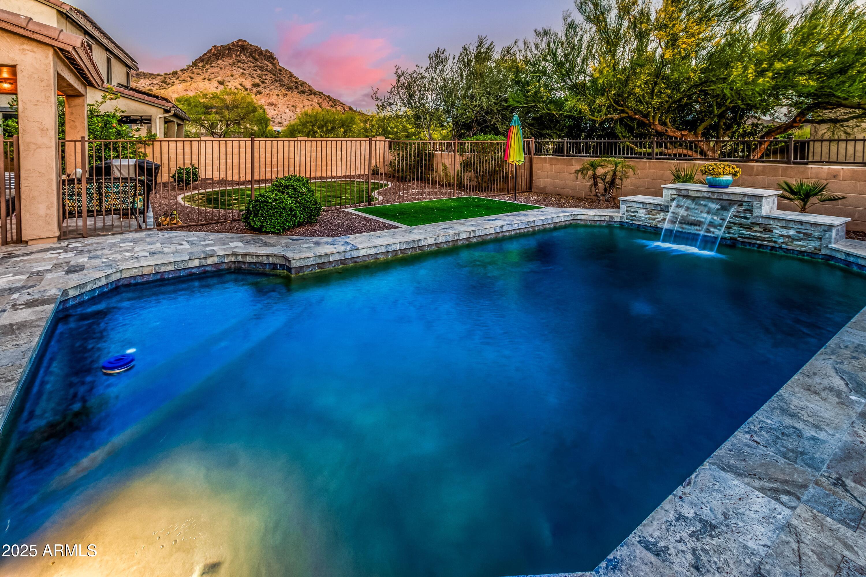 9113 W WHITE FEATHER Lane