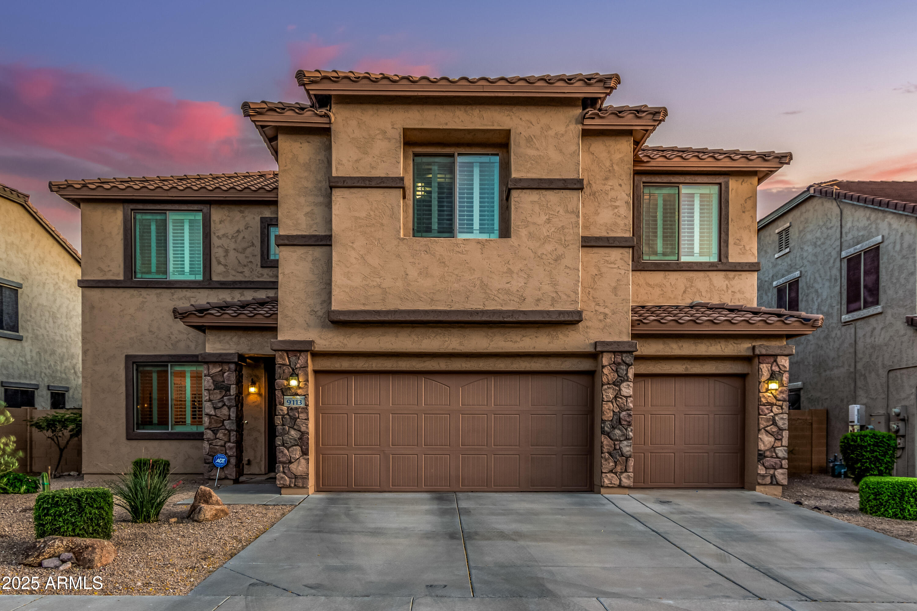 9113 W WHITE FEATHER Lane