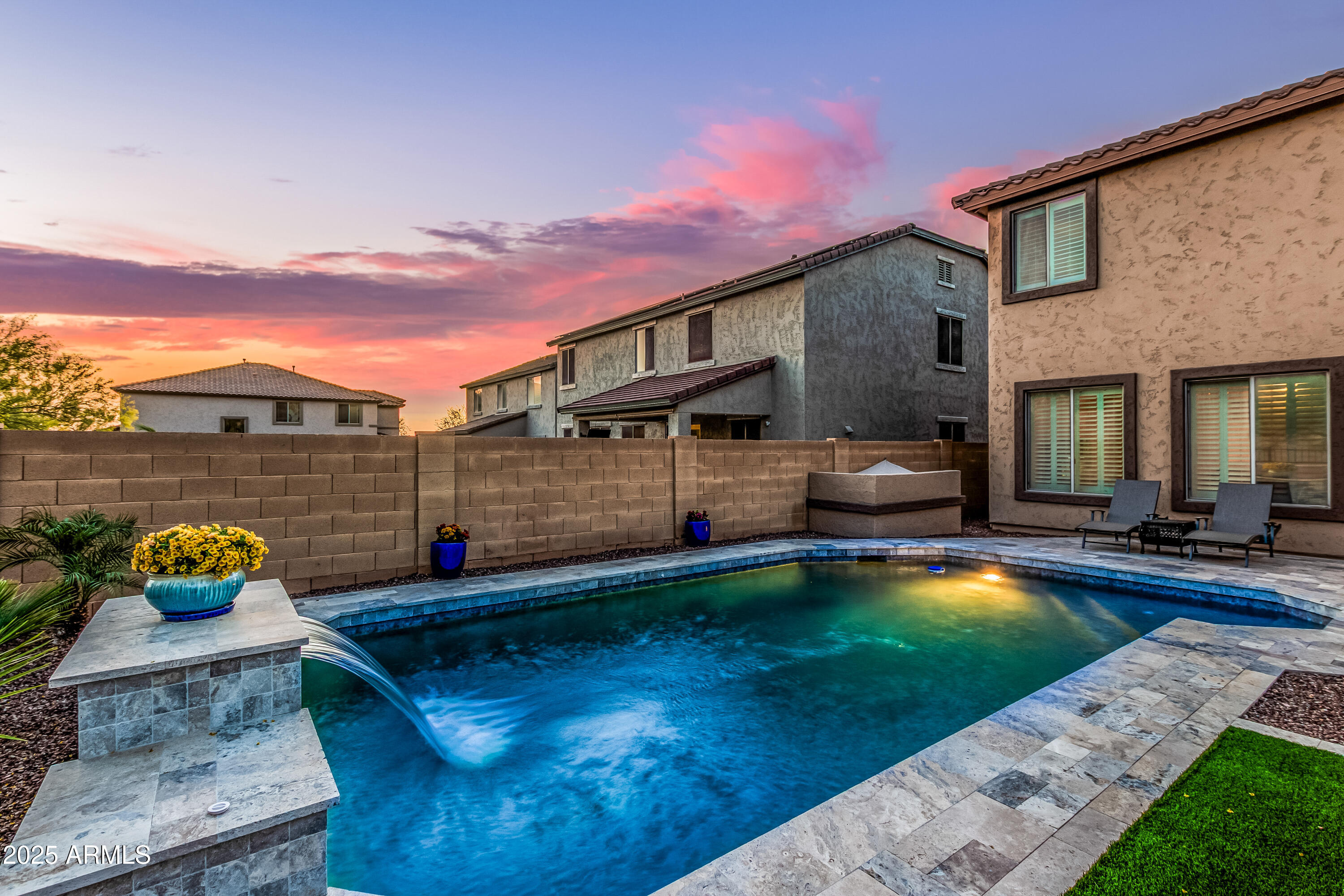 9113 W WHITE FEATHER Lane