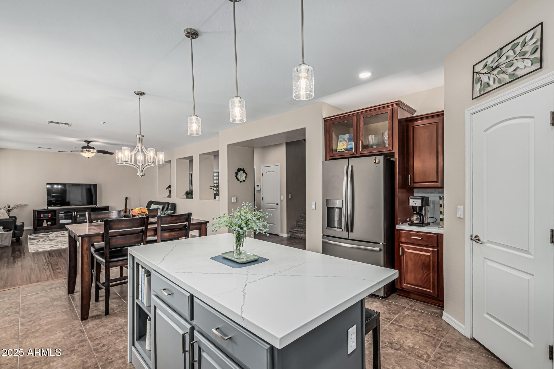 9113 W WHITE FEATHER Lane