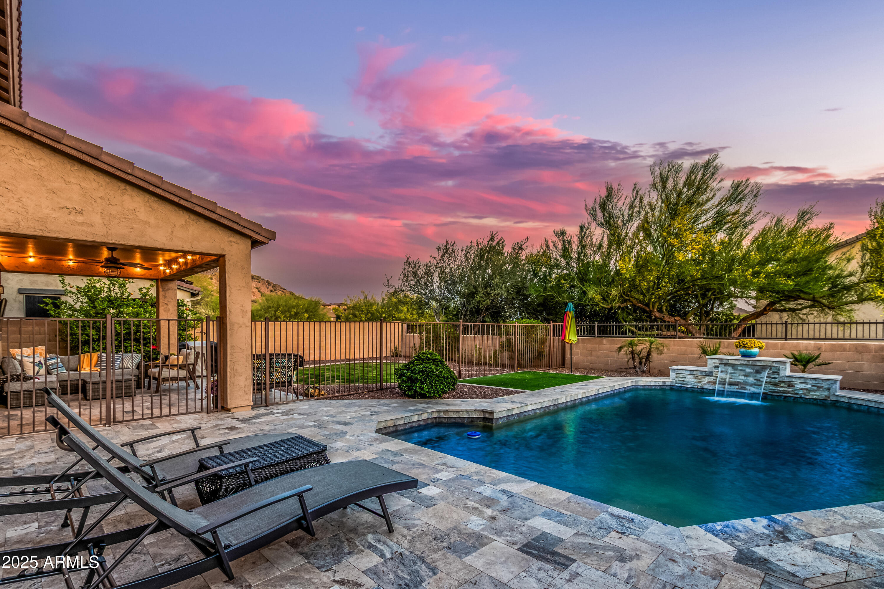 9113 W WHITE FEATHER Lane