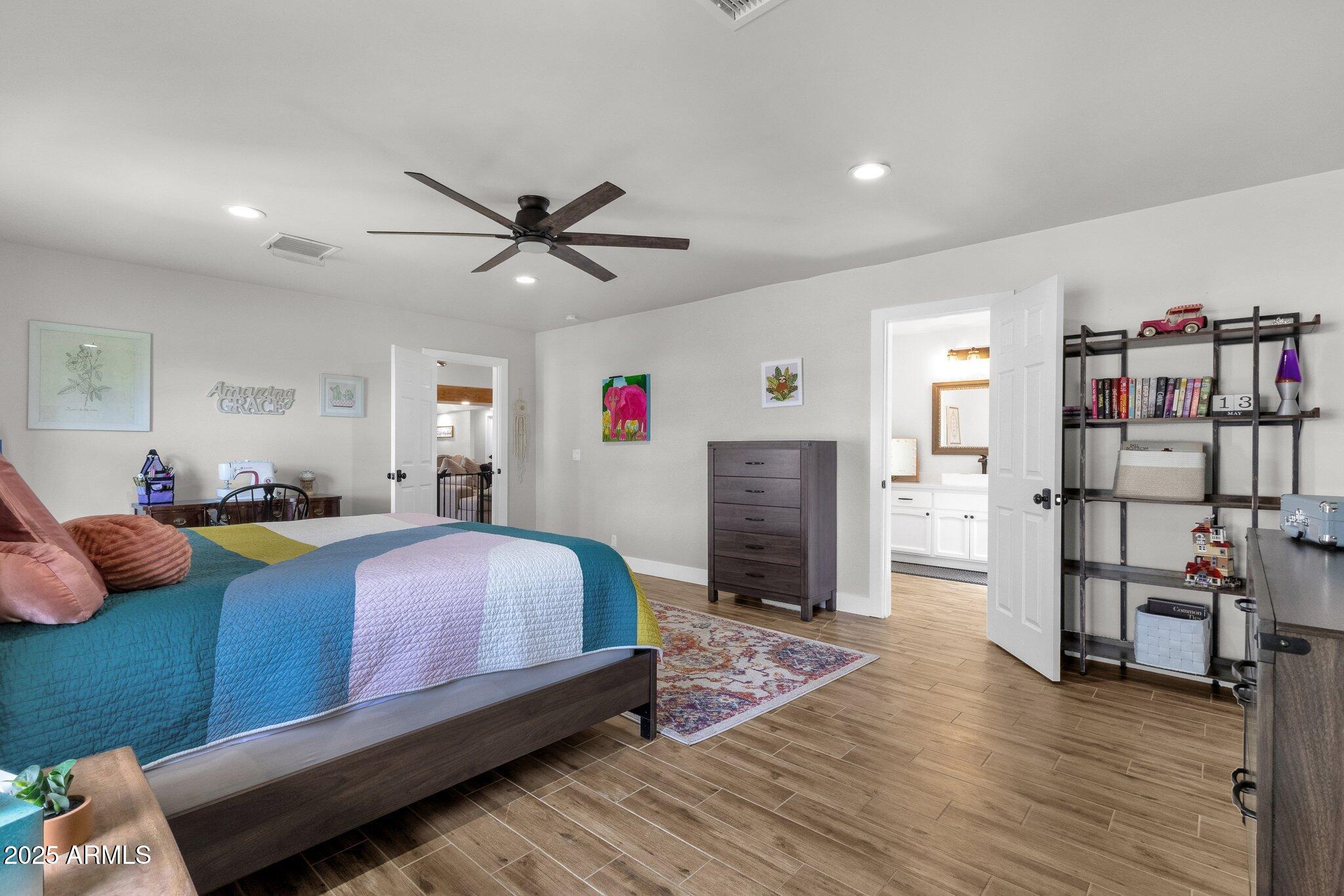 5112 E CHOLLA Street