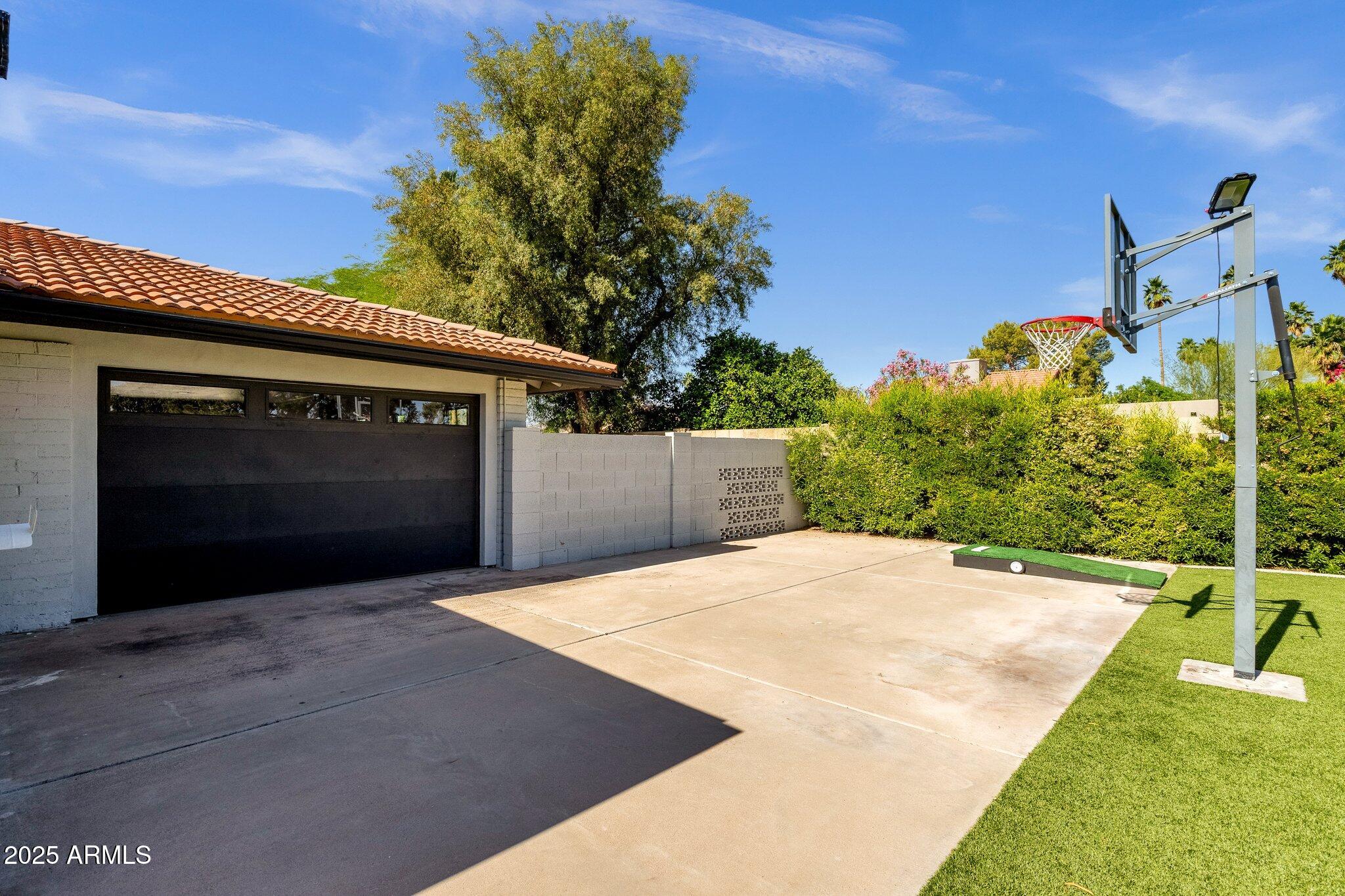 5112 E CHOLLA Street