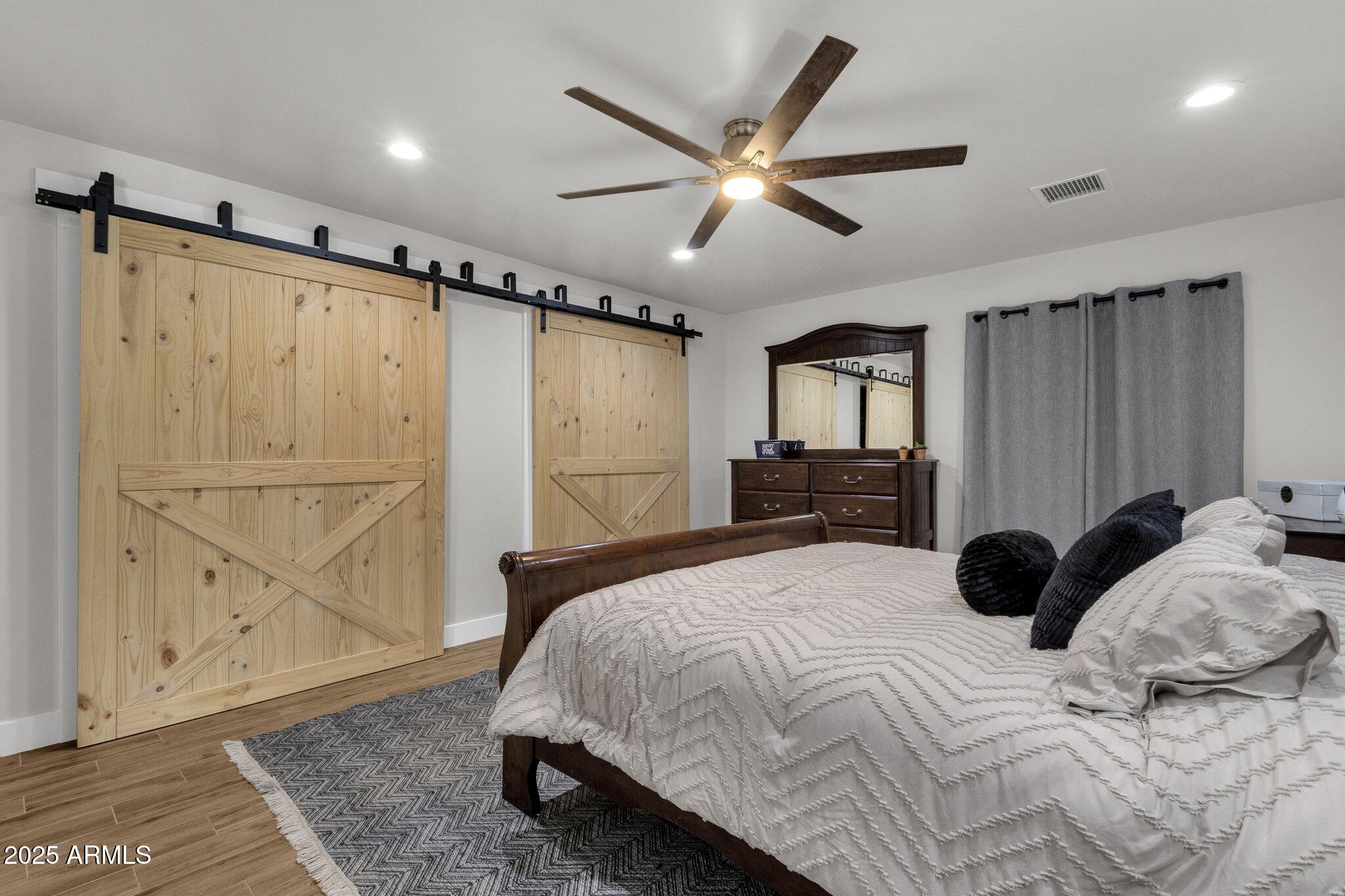 5112 E CHOLLA Street