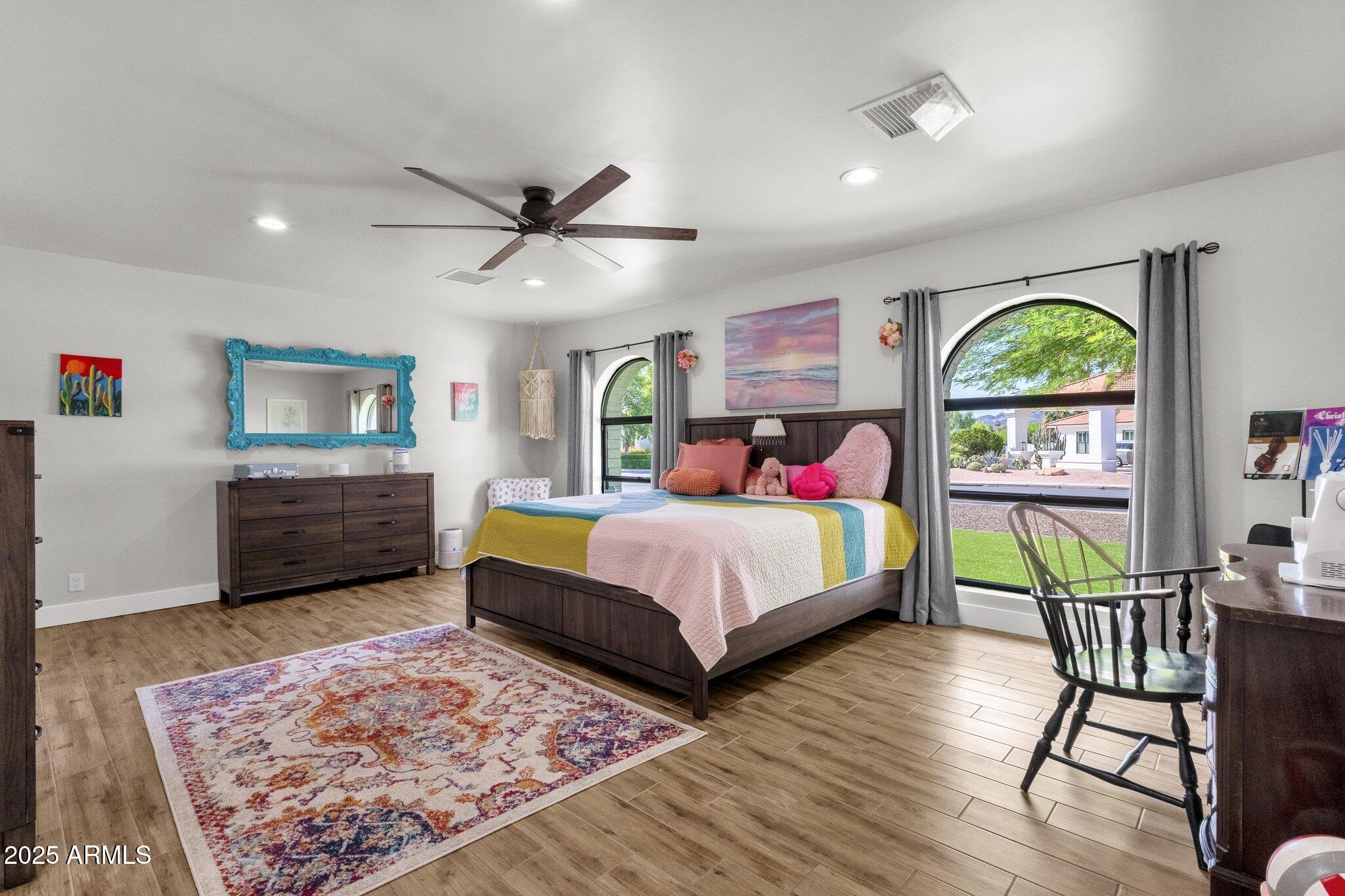 5112 E CHOLLA Street