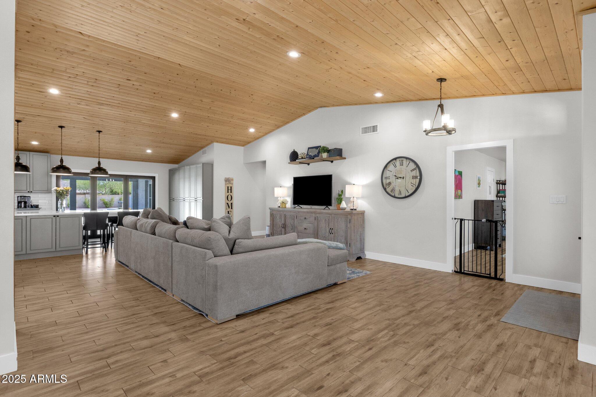 5112 E CHOLLA Street