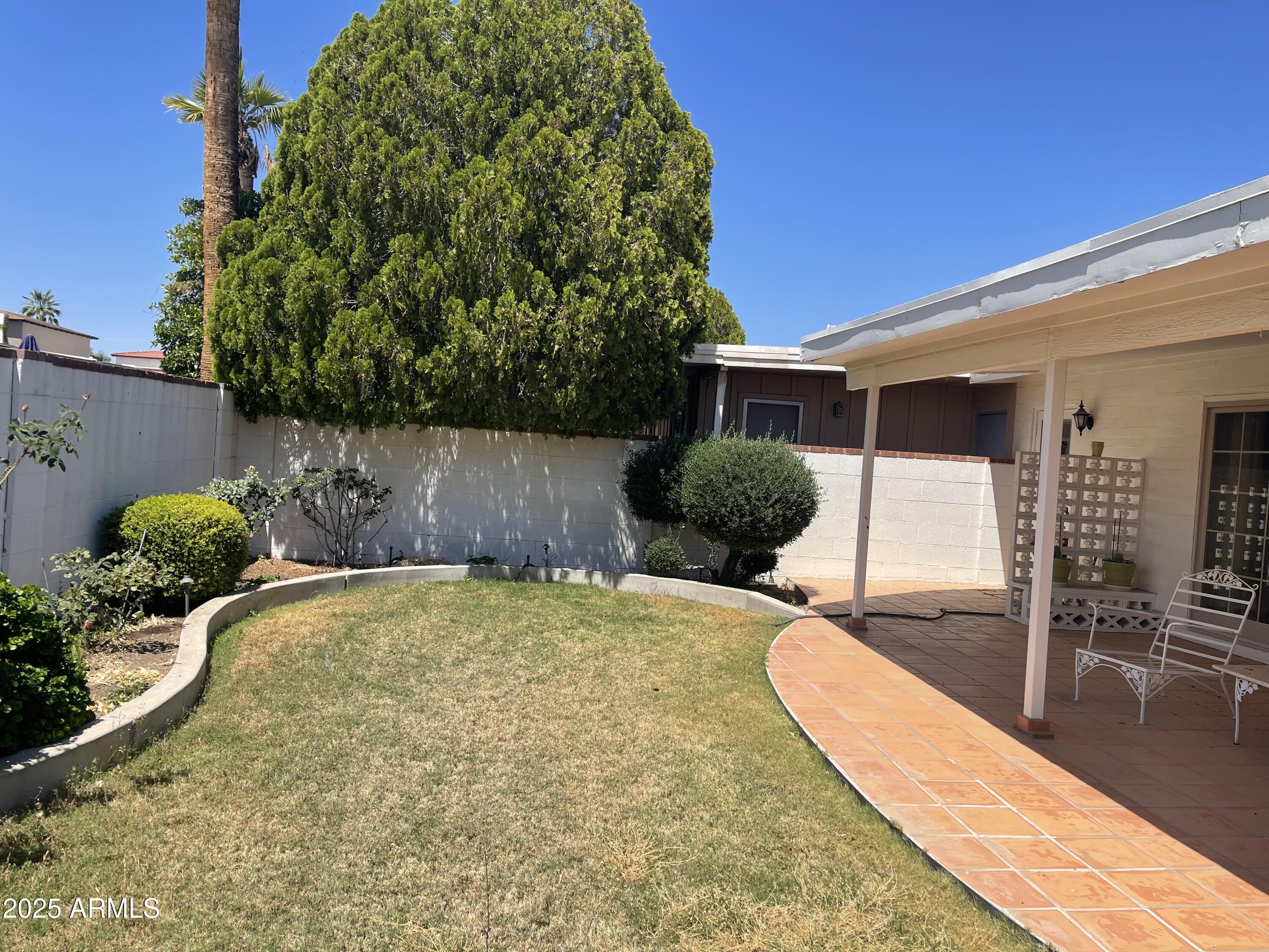 7637 E THORNWOOD Drive