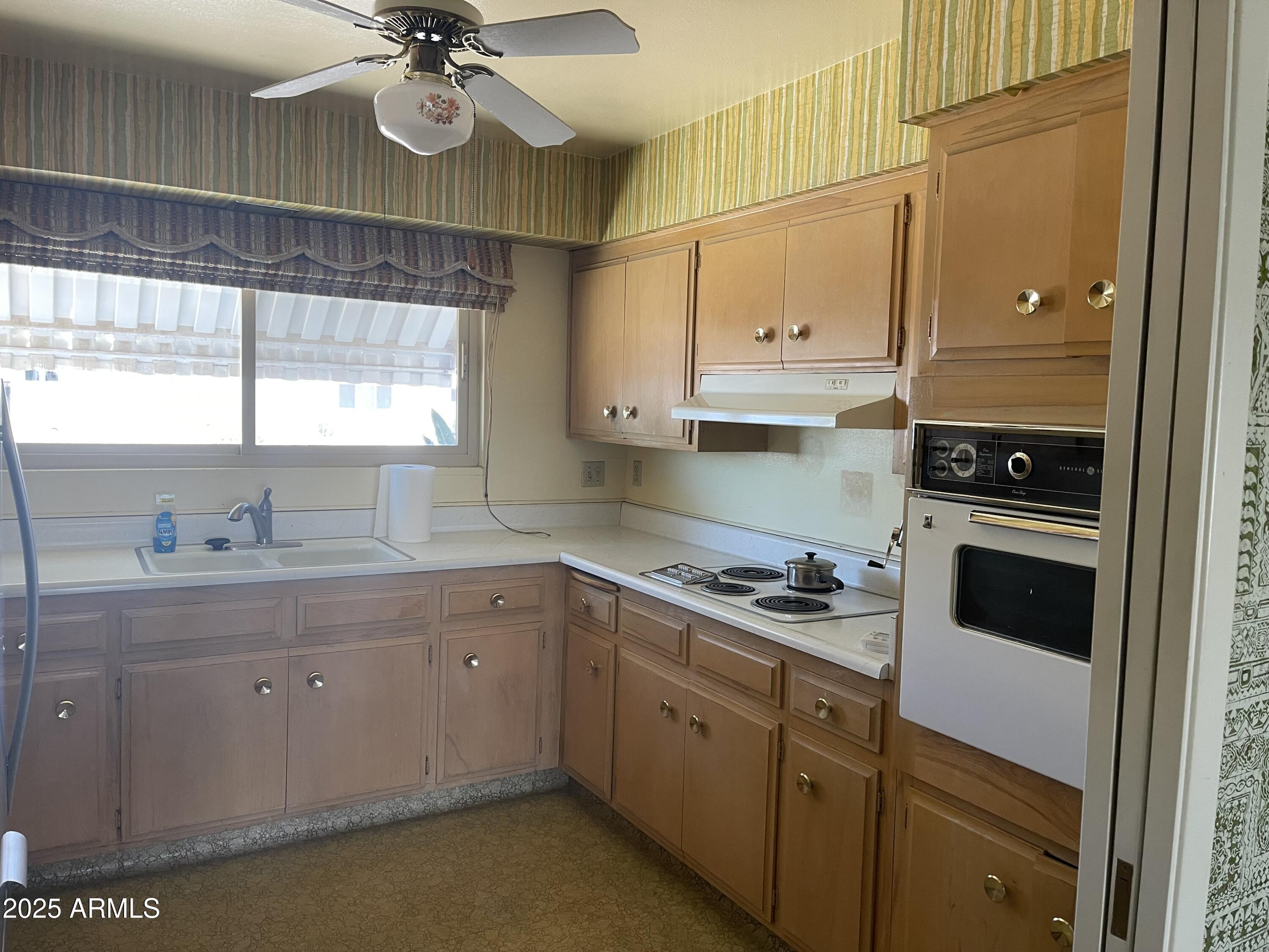 7637 E THORNWOOD Drive