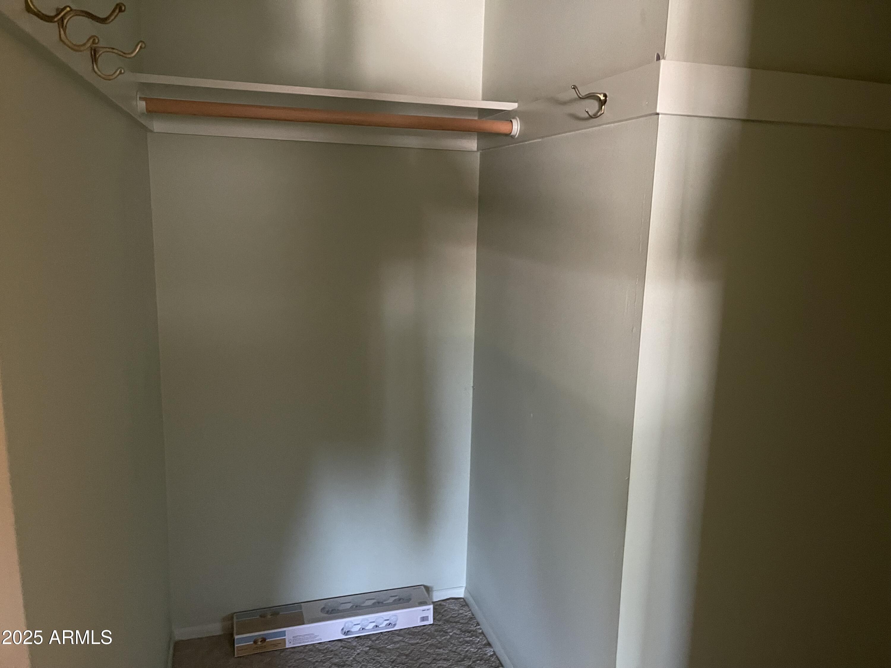 7637 E THORNWOOD Drive