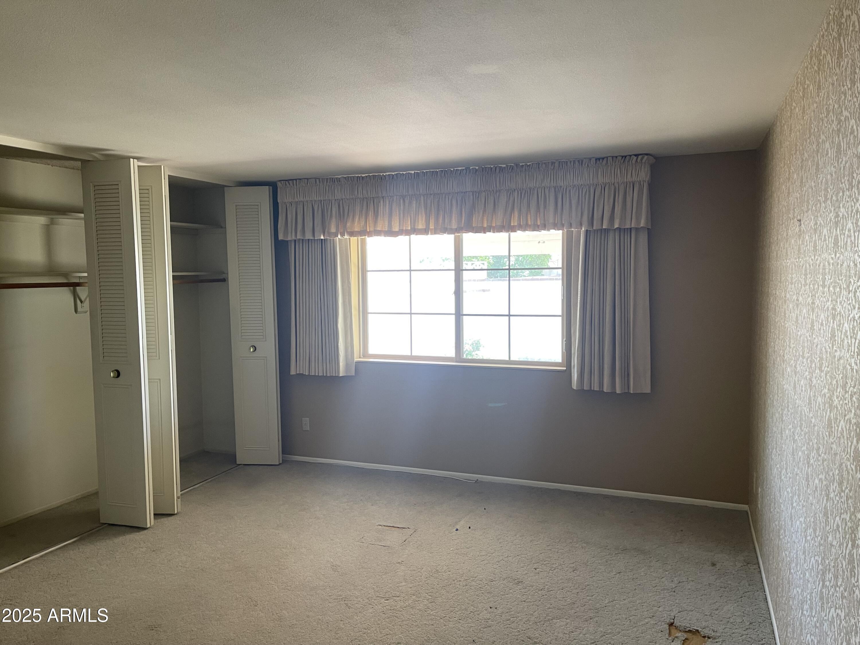 7637 E THORNWOOD Drive