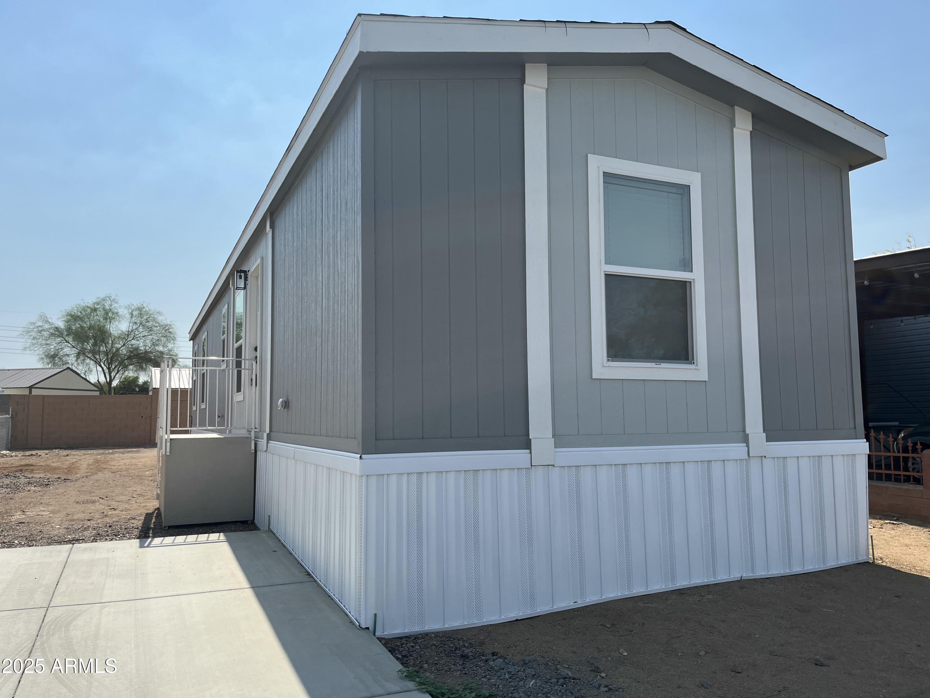 1550 W Southern Avenue, 20