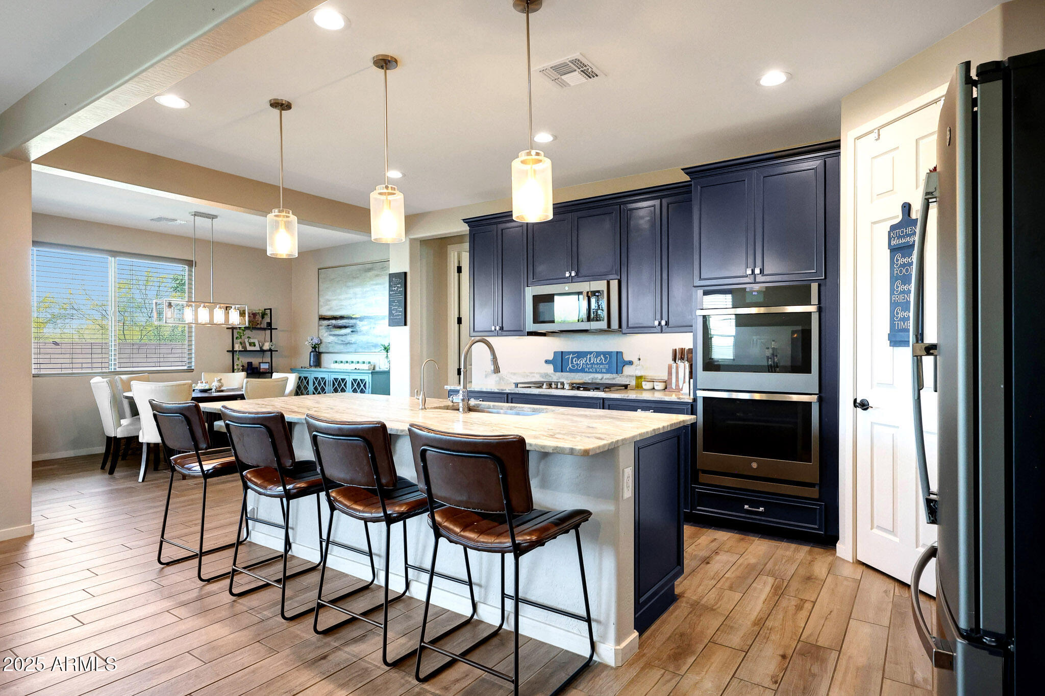 7512 W WARNER Street