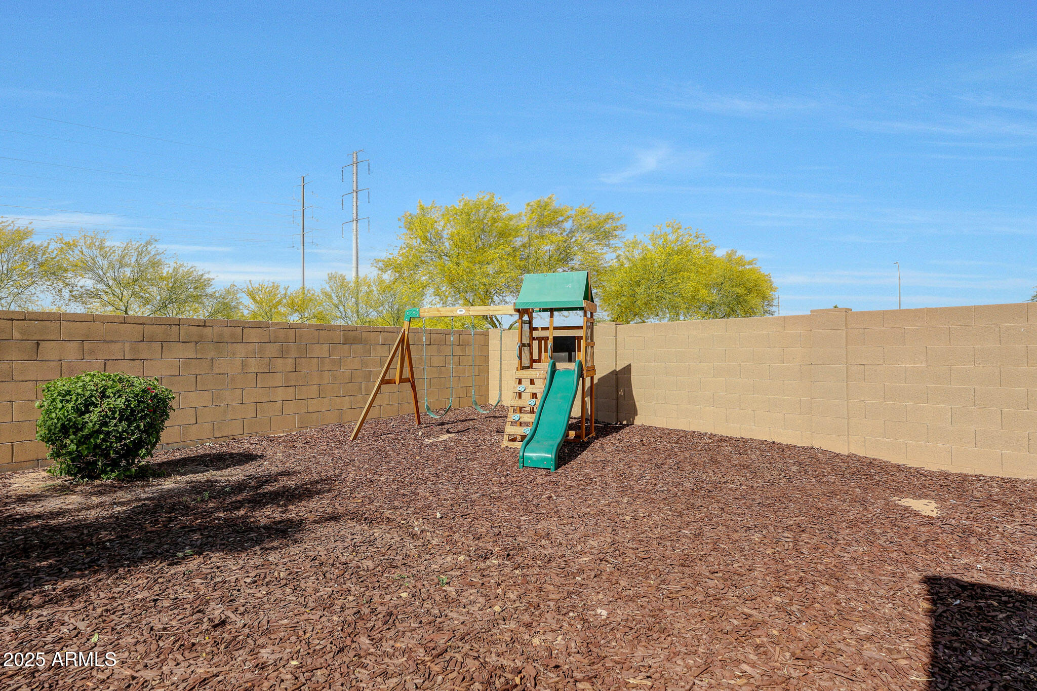 7512 W WARNER Street