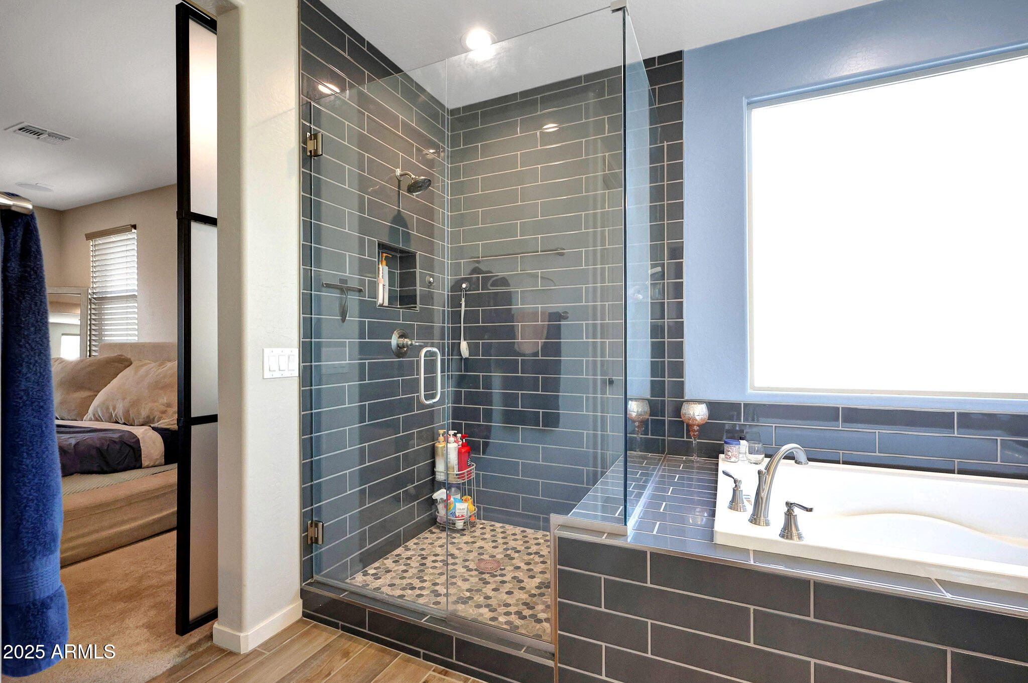 7512 W WARNER Street