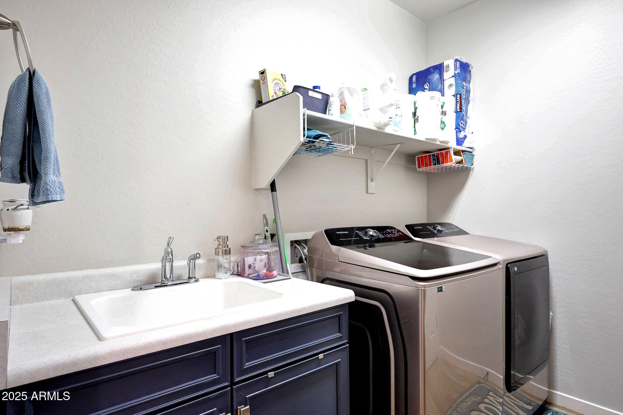 7512 W WARNER Street