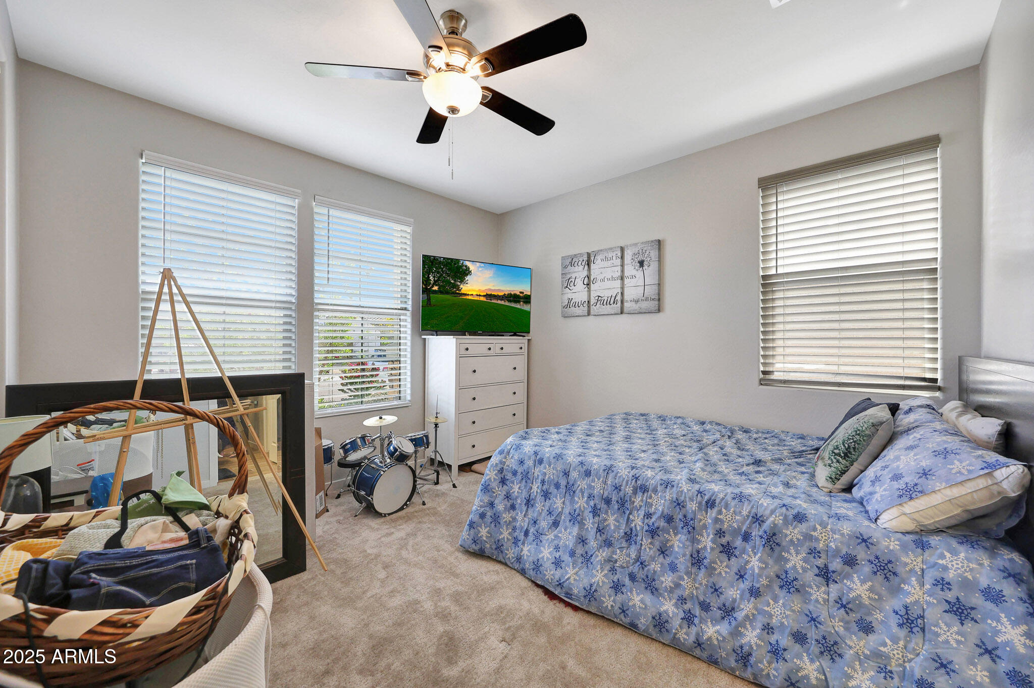 7512 W WARNER Street