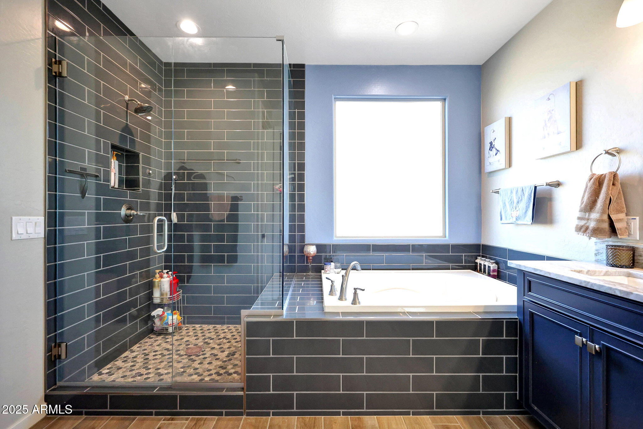 7512 W WARNER Street