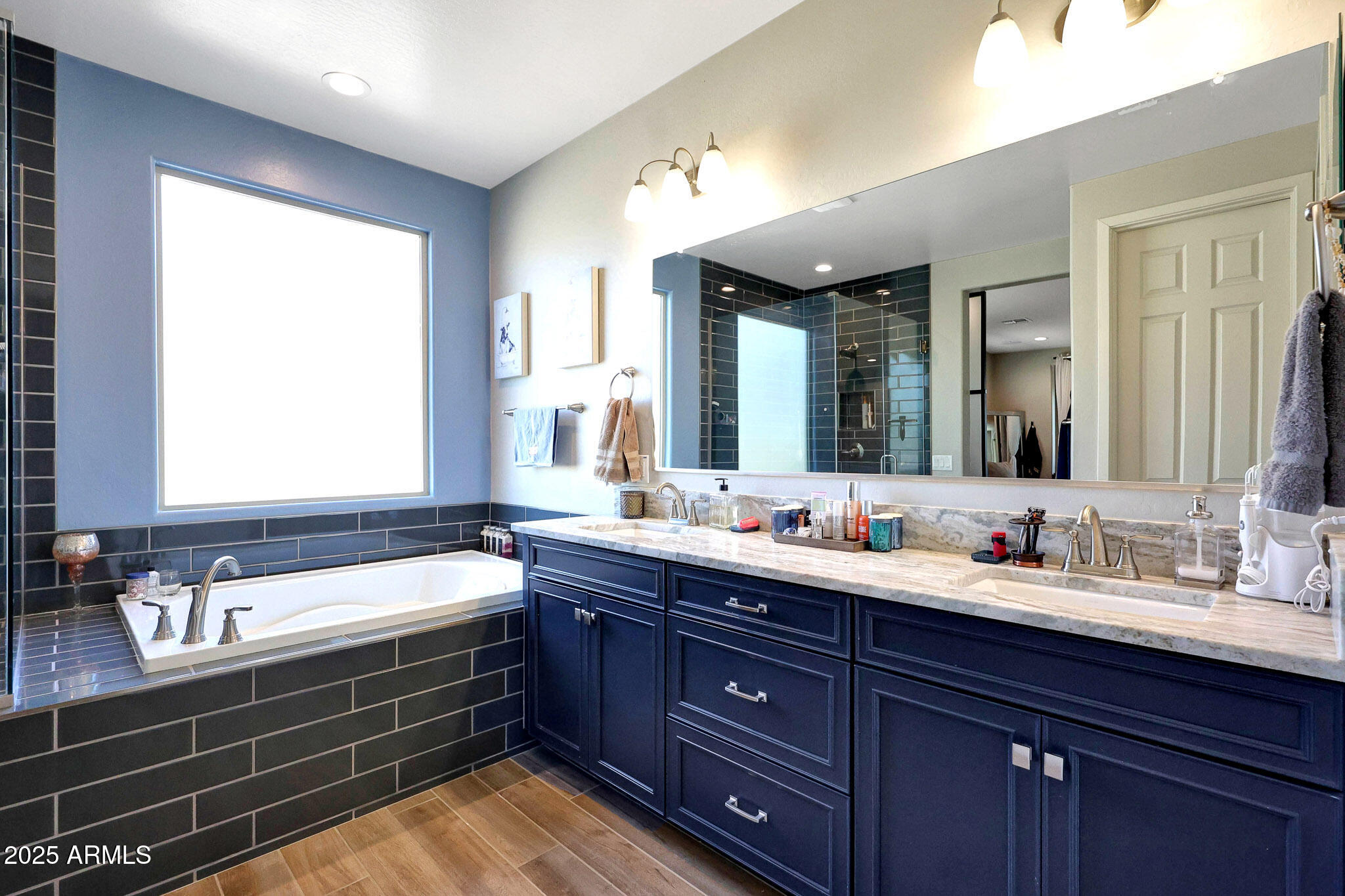 7512 W WARNER Street