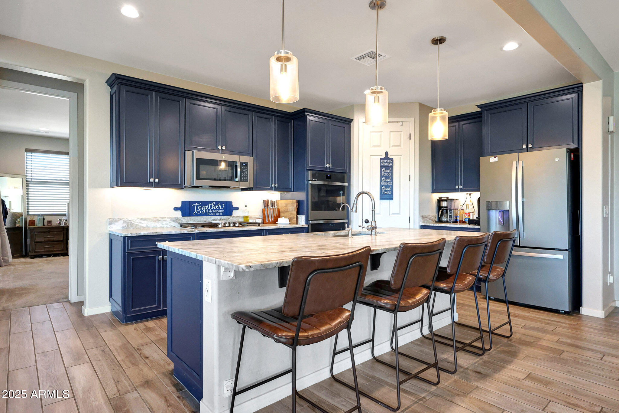 7512 W WARNER Street