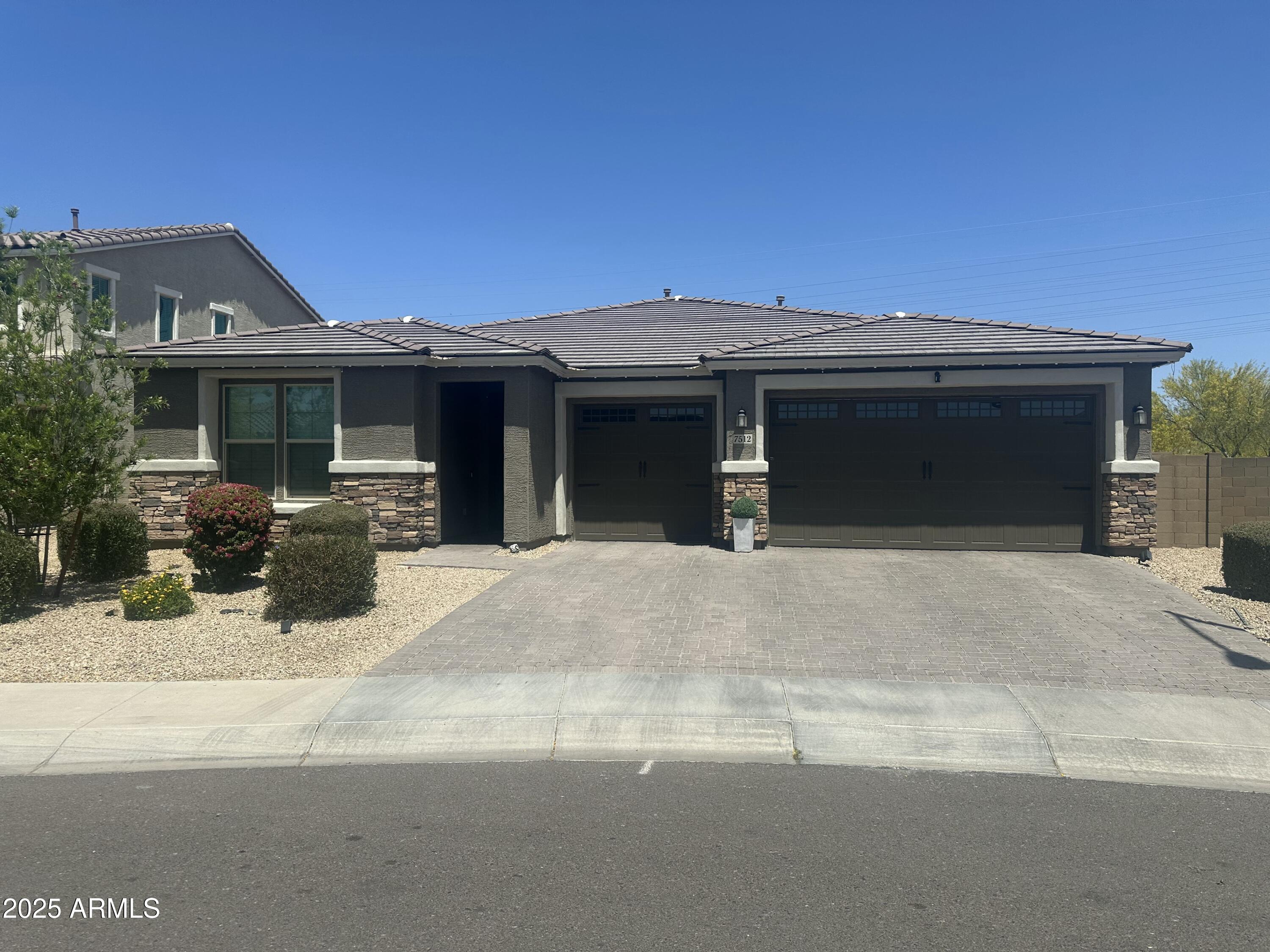 7512 W WARNER Street