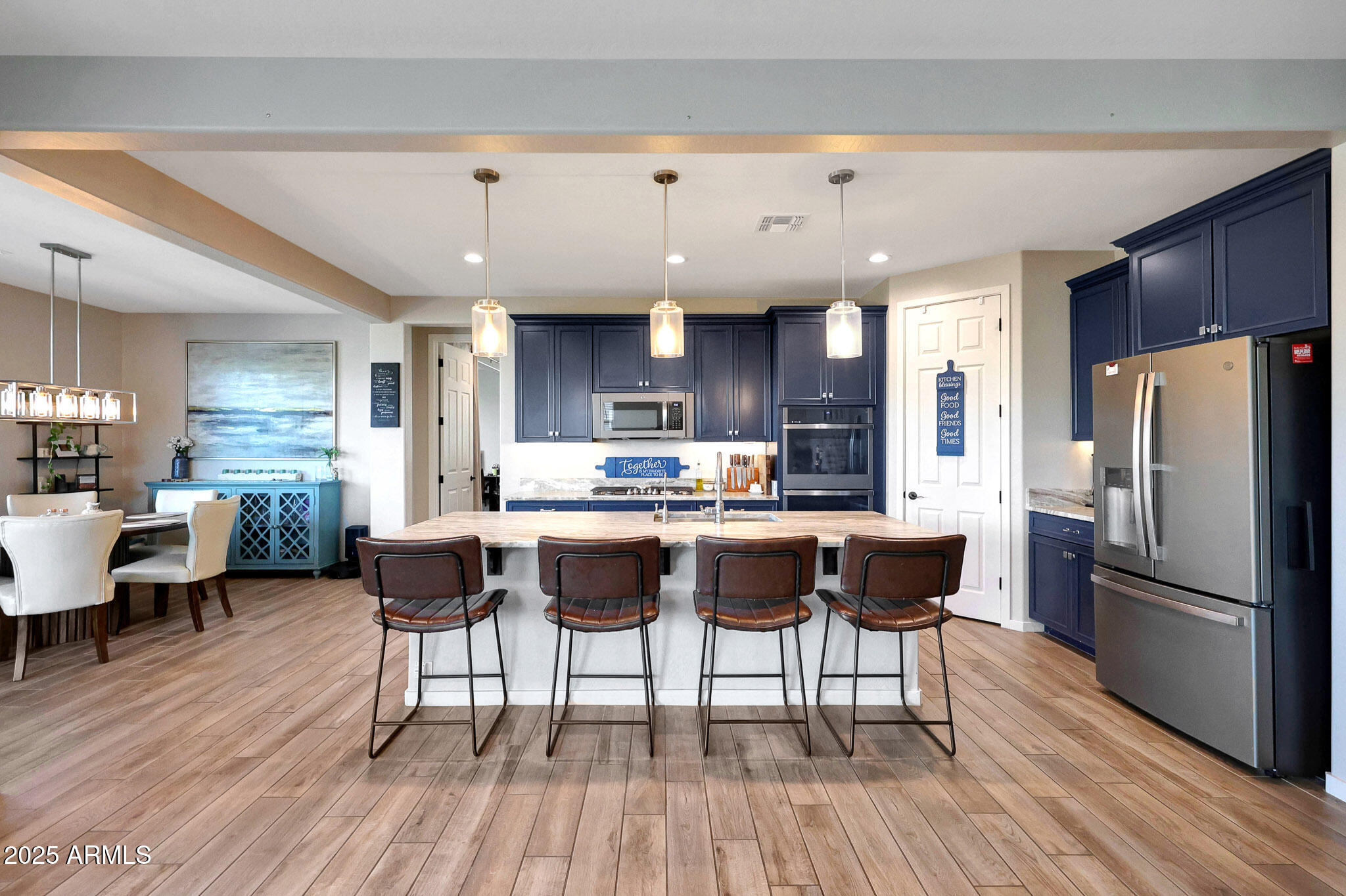 7512 W WARNER Street