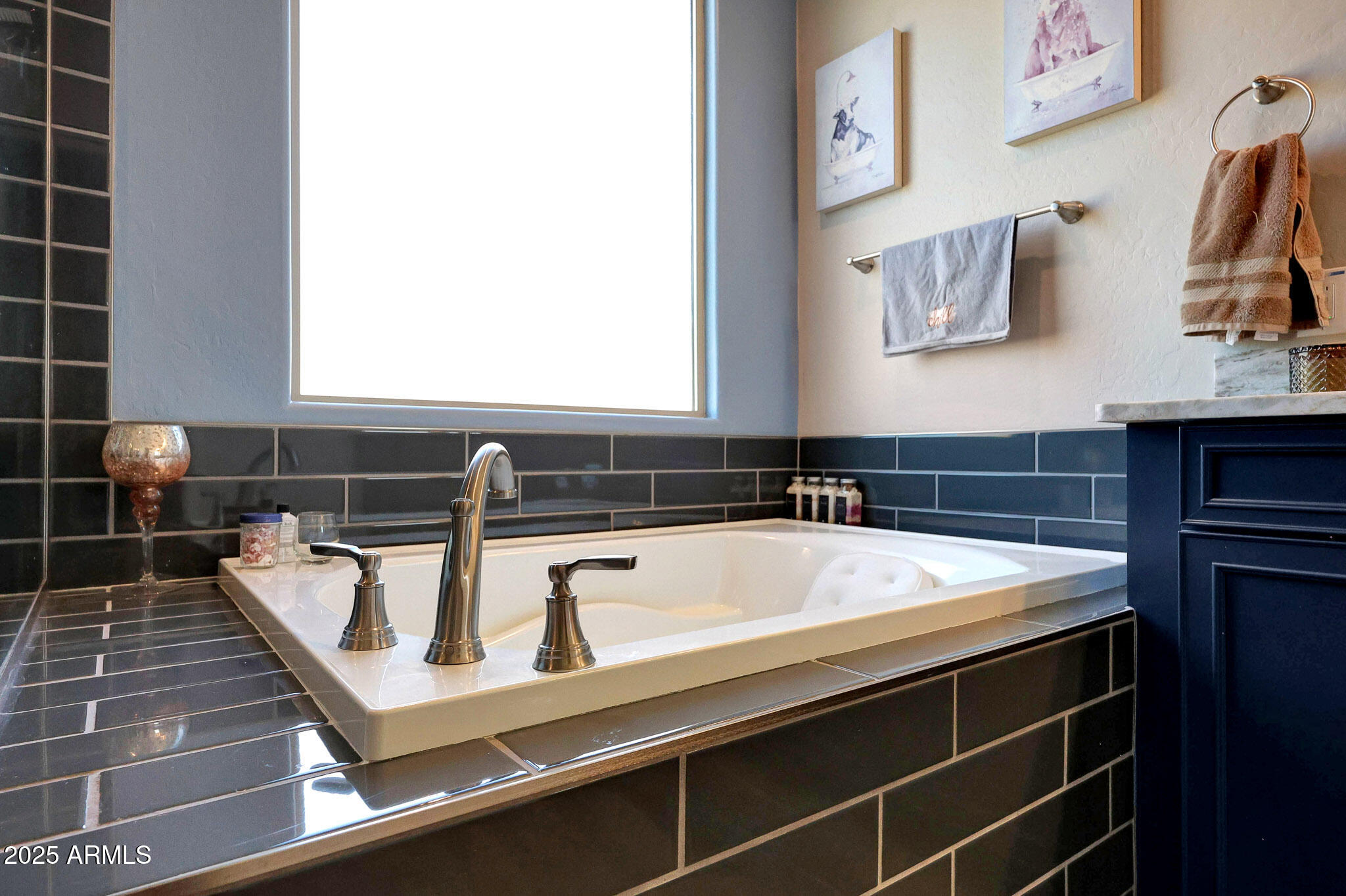 7512 W WARNER Street