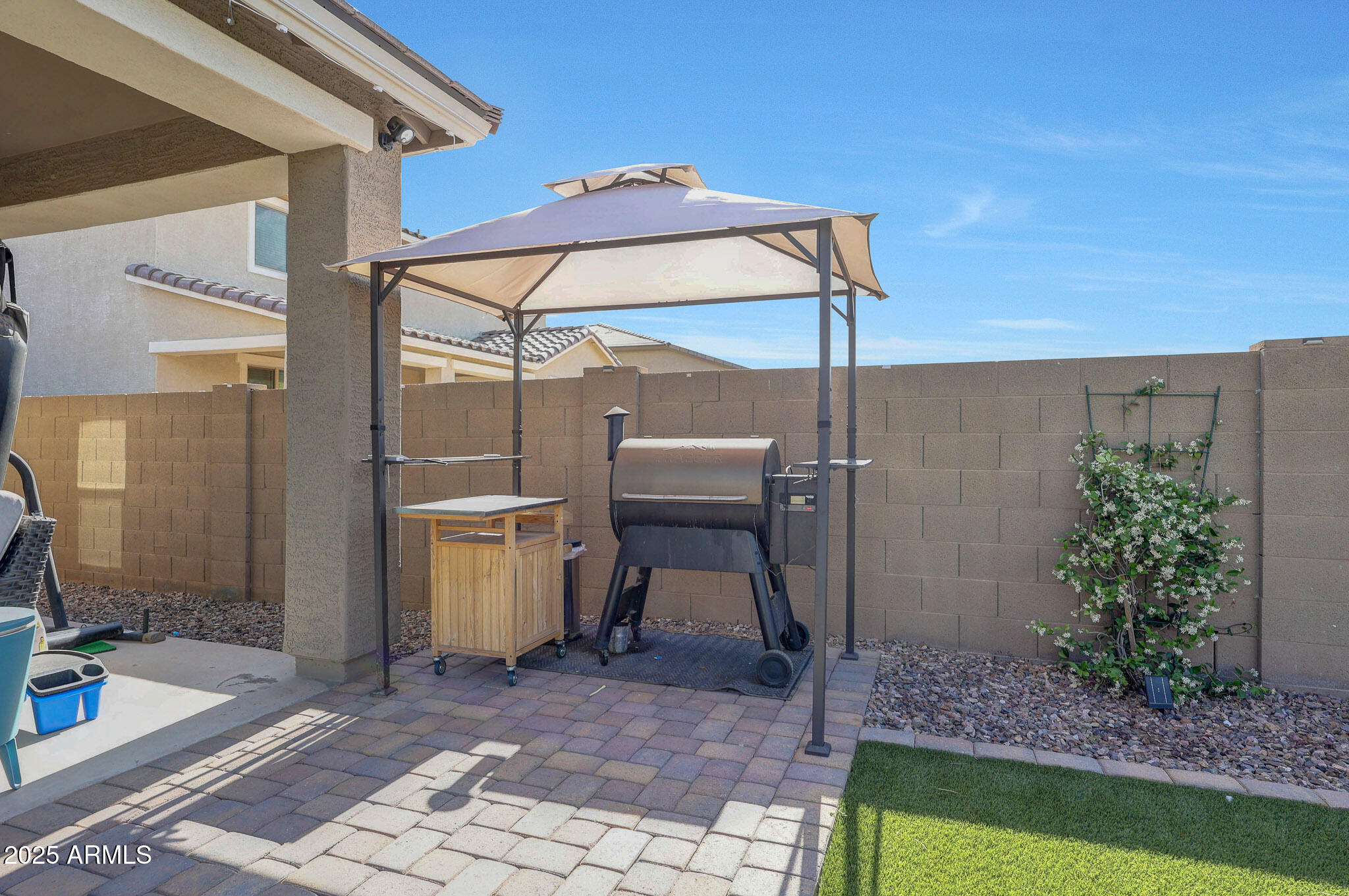 7512 W WARNER Street