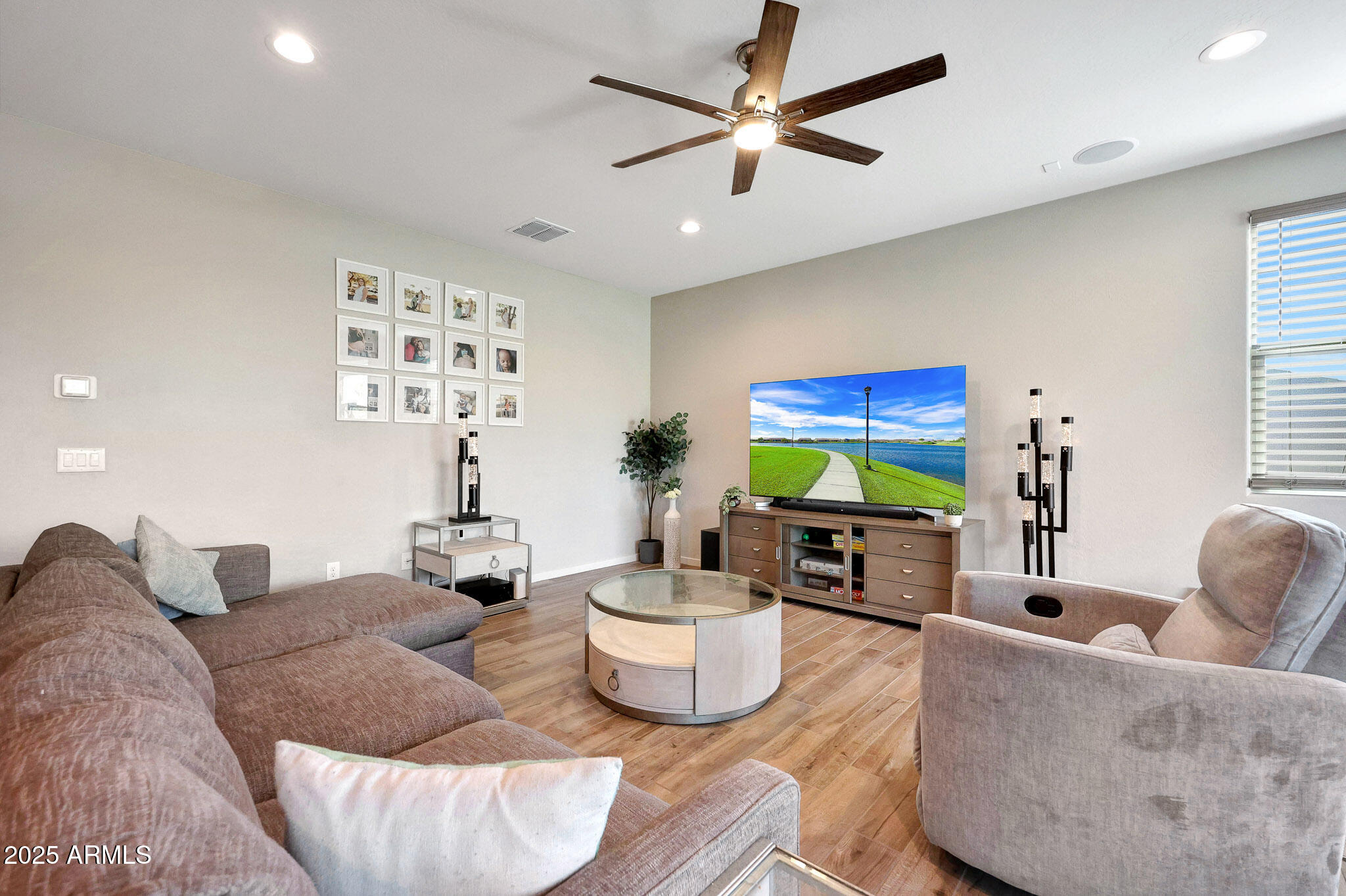 7512 W WARNER Street