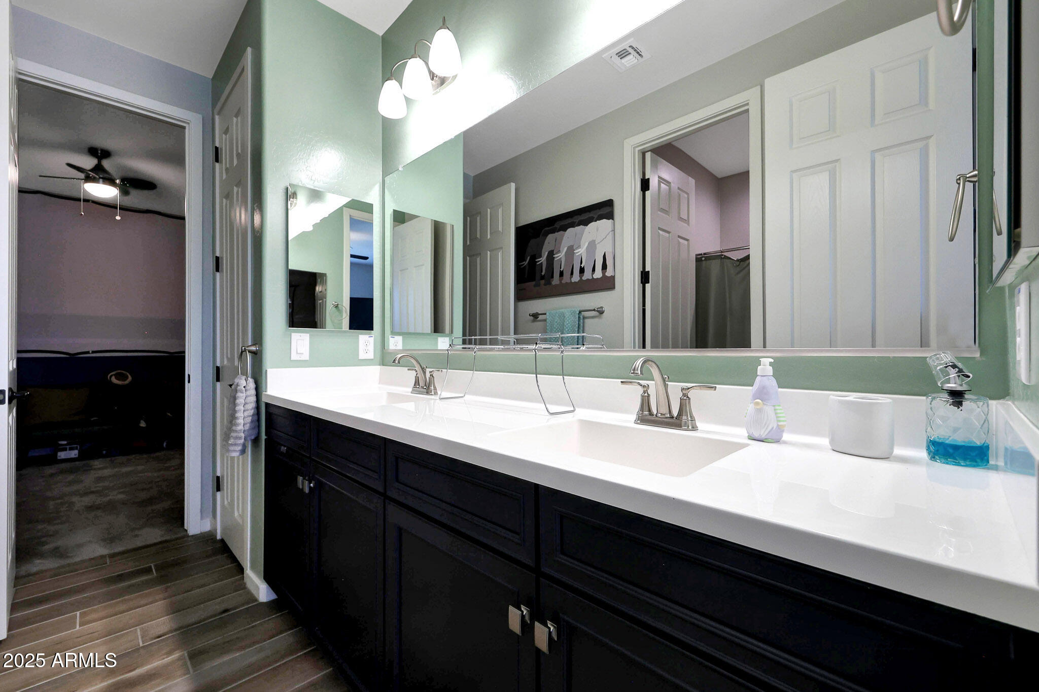 7512 W WARNER Street