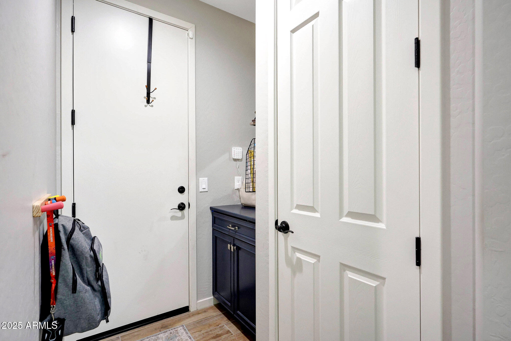 7512 W WARNER Street