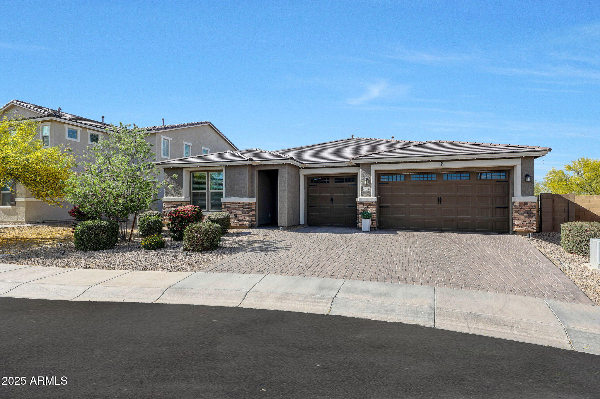 7512 W WARNER Street