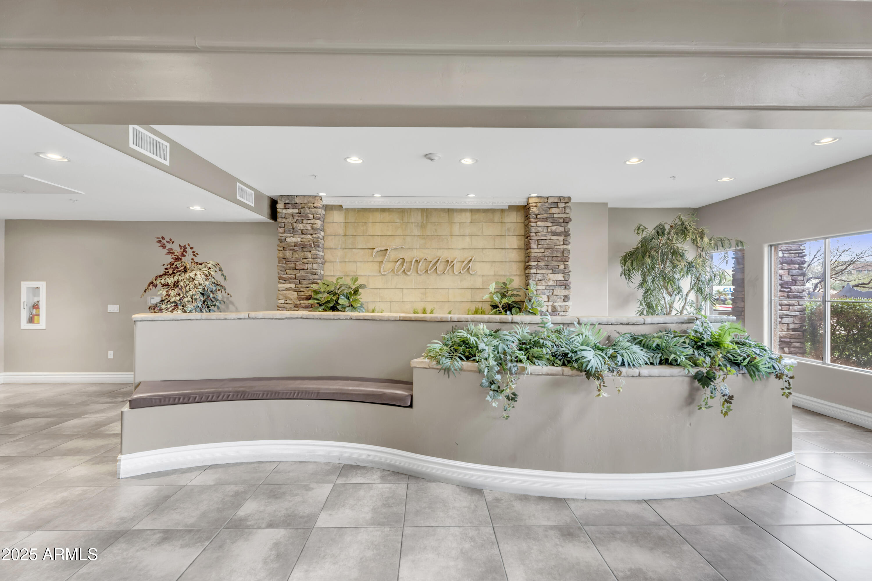 5450 E DEER VALLEY Drive, 1006