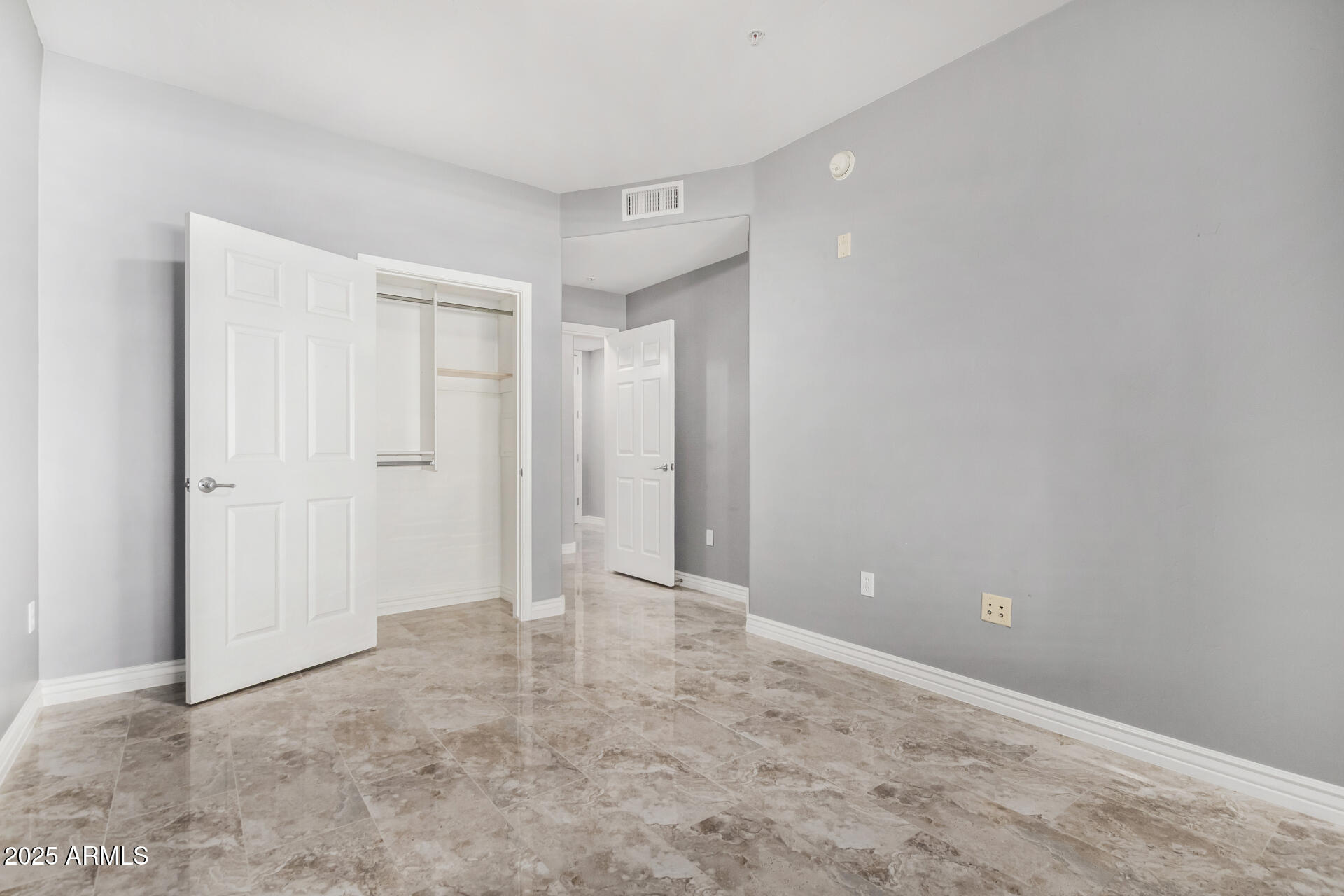 5450 E DEER VALLEY Drive, 1006